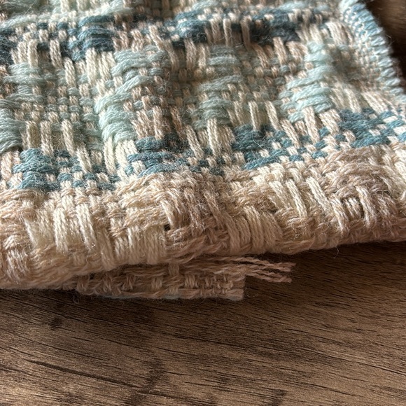 Two knitted lambs wool infinity scarves - Picture 5 of 7